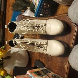 Seychelles White Boots: size 91/2 m